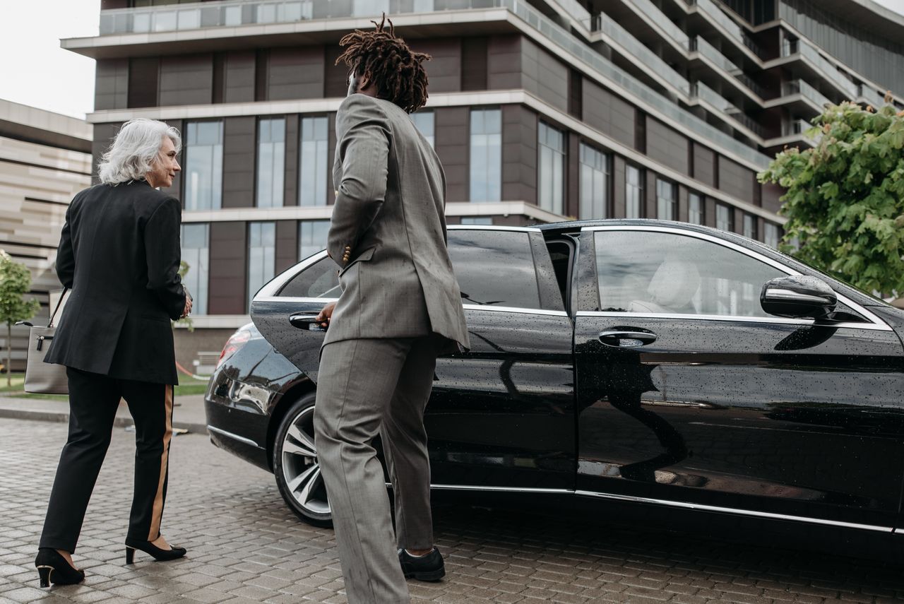 Vos transferts parfaitement organisés grâce à votre chauffeur privé