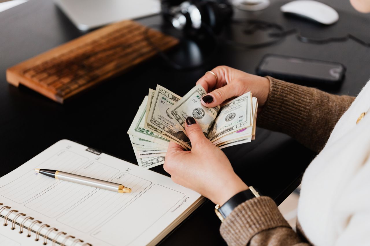 Pour éviter le surrendettement, renseignez-vous sur meilleur-devis-rachat-credit.com.